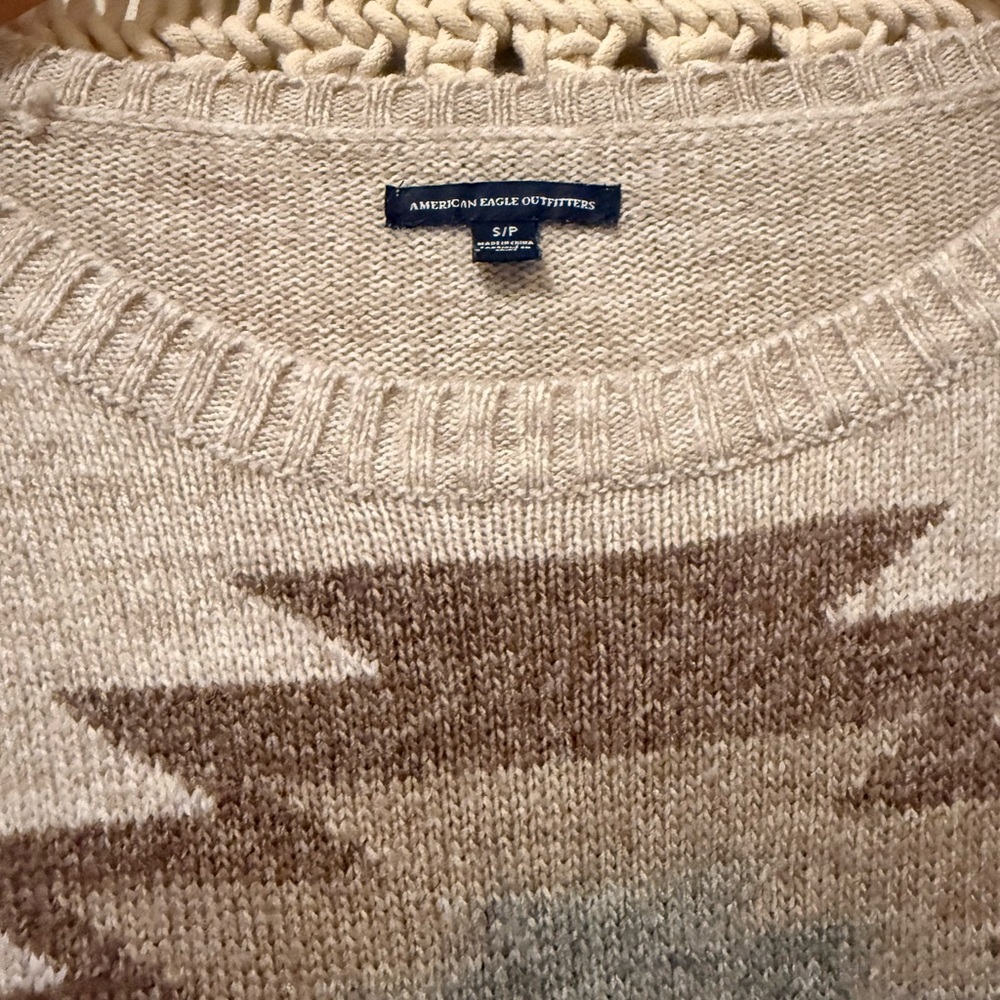 American Eagle Taupe & Brown Wool Sweater – Cozy Patterned Knit Pullover‎ Small - Picture 2 of 3